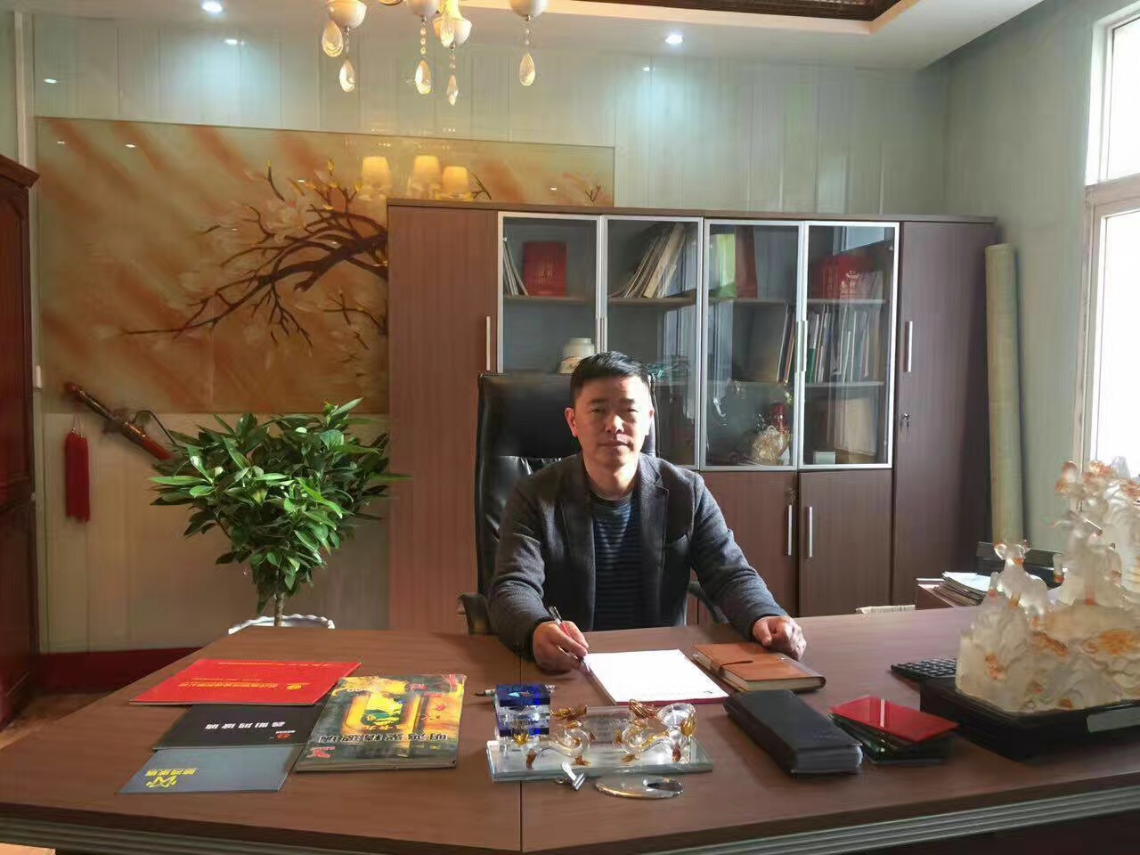武汉鑫明鸿玻璃老板王总 武汉鑫明鸿玻璃老板王总